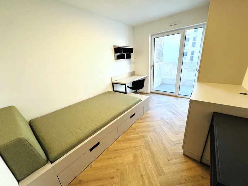 Sehr ruhige Ausrichtung zum Innenhof! Voll möbliert m it EBK und Balkon! — photo 1